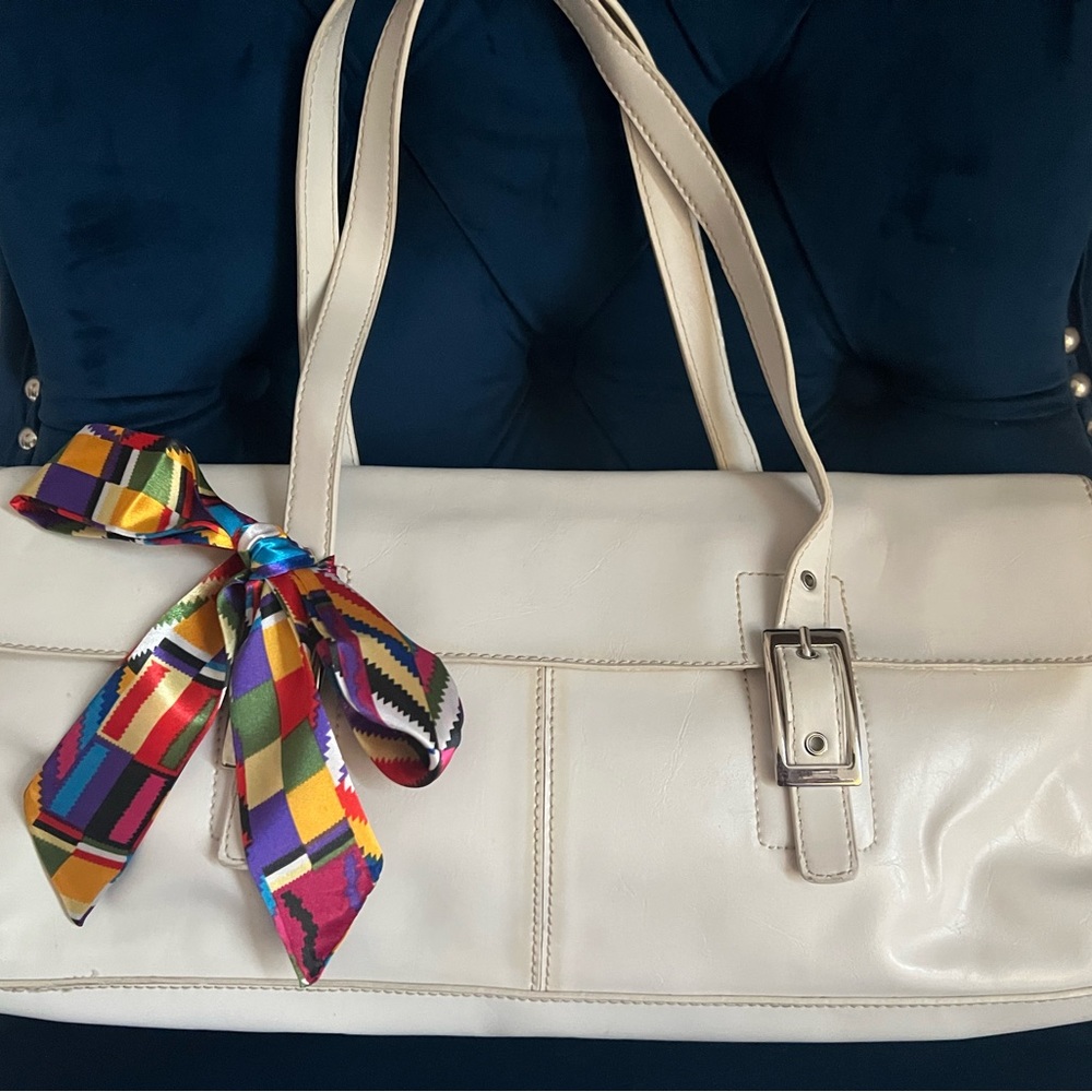 KENNTH COLE NEW YORK PURSE WHITE used good condition